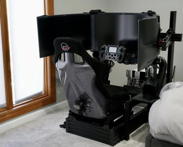A very nice triple monitor sim rig setup