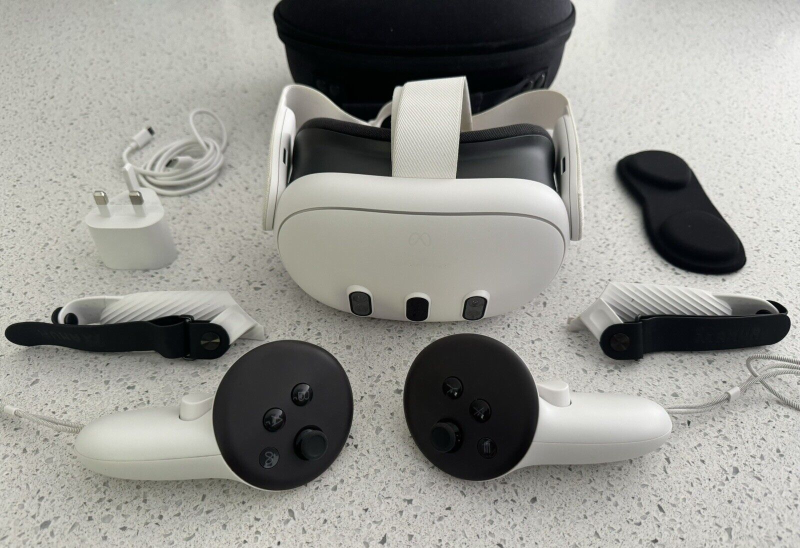 Meta Quest 3 with controllers, case and charger