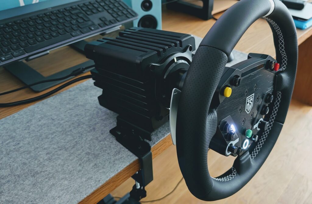 REVOSIM RS Pure 9Nm mounted to desk