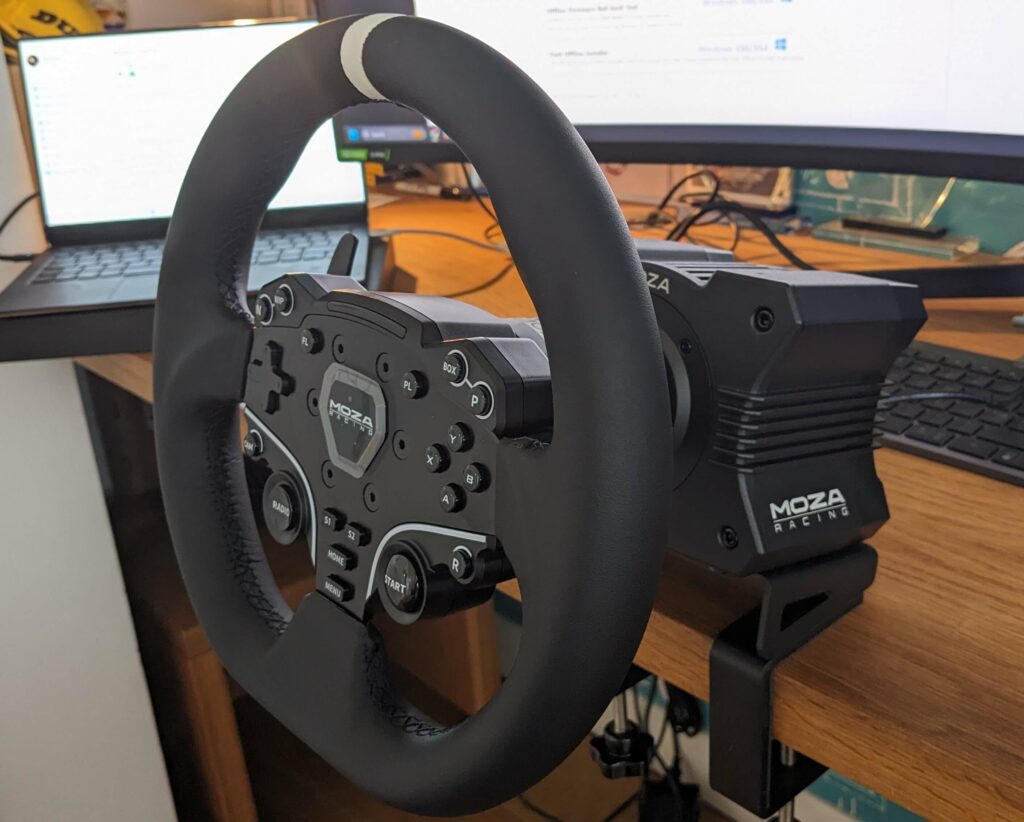 Moza R5 with ES steering wheel