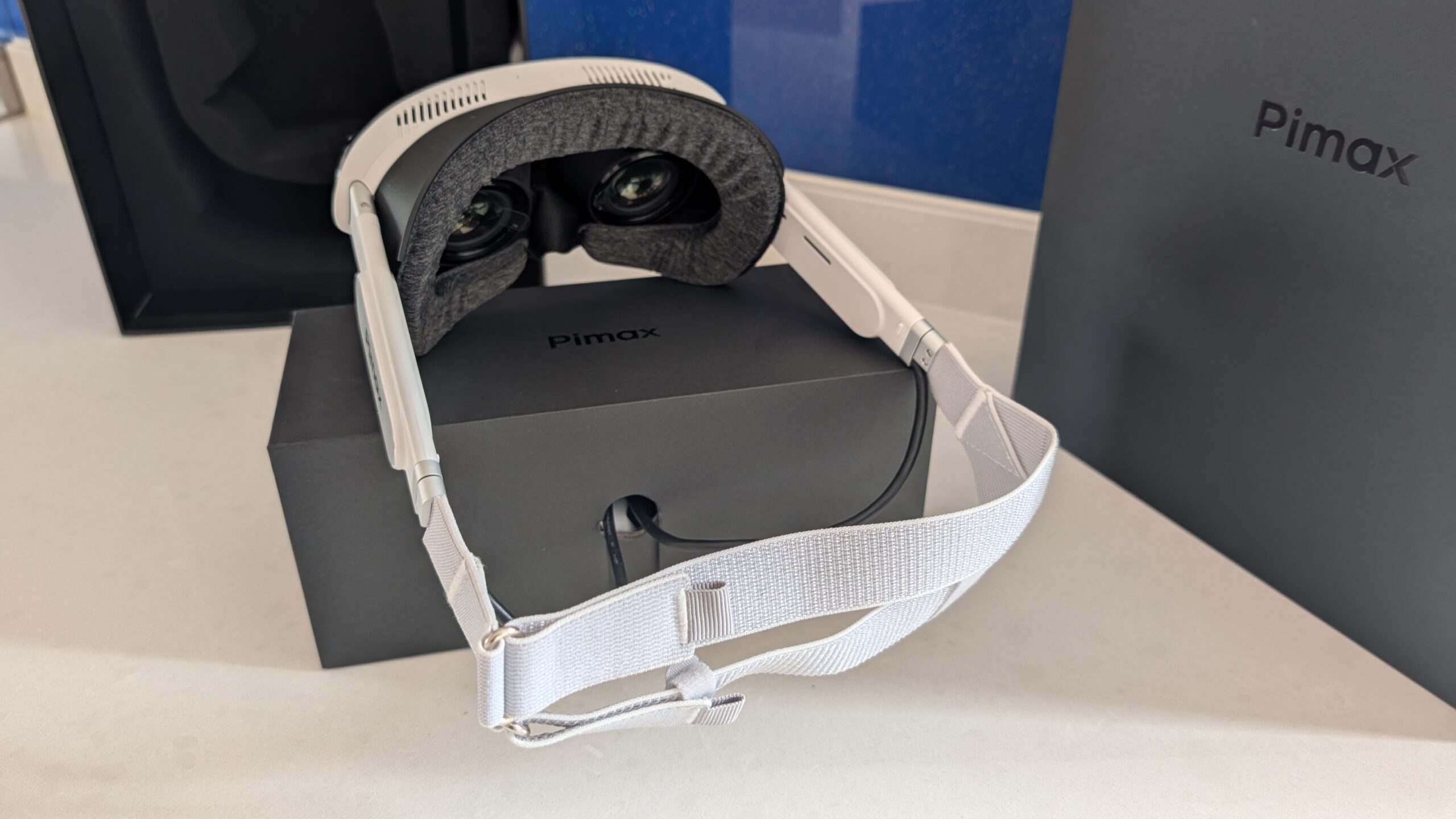 Inside view of the Dream Air SE showing the fabric facial interface, the two pancake lenses and the top vents